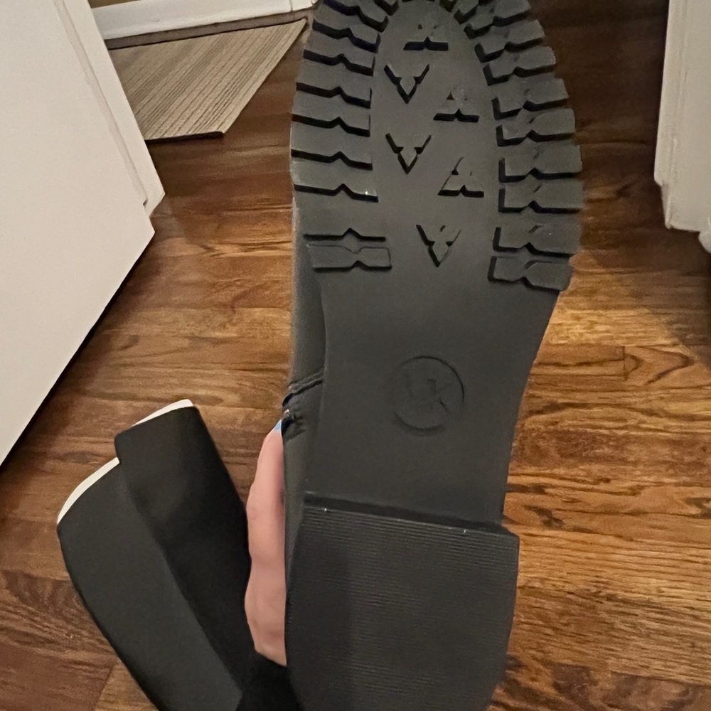 NWOT - Michael Kors Britt Smooth Boot - Picture 14 of 17